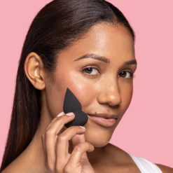 Precision Blender Sponge -Cosmetics Store MCH481 PrecisionBlenderSponge WebsiteImage 02